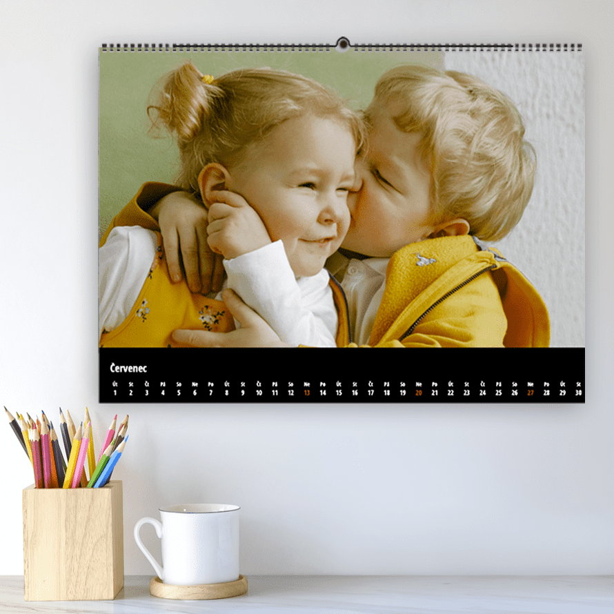 Černý fotokalendář