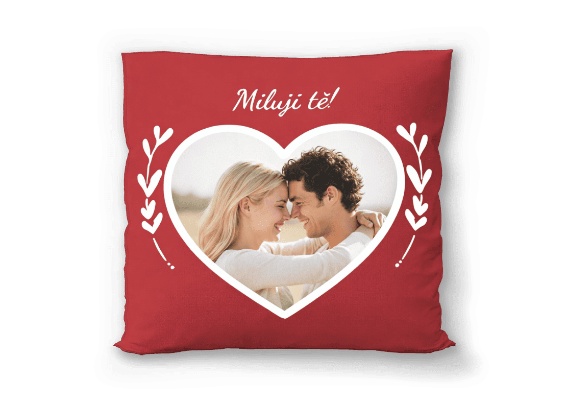 Polštář červený s vlastním potiskem snadno online - Srdíčko